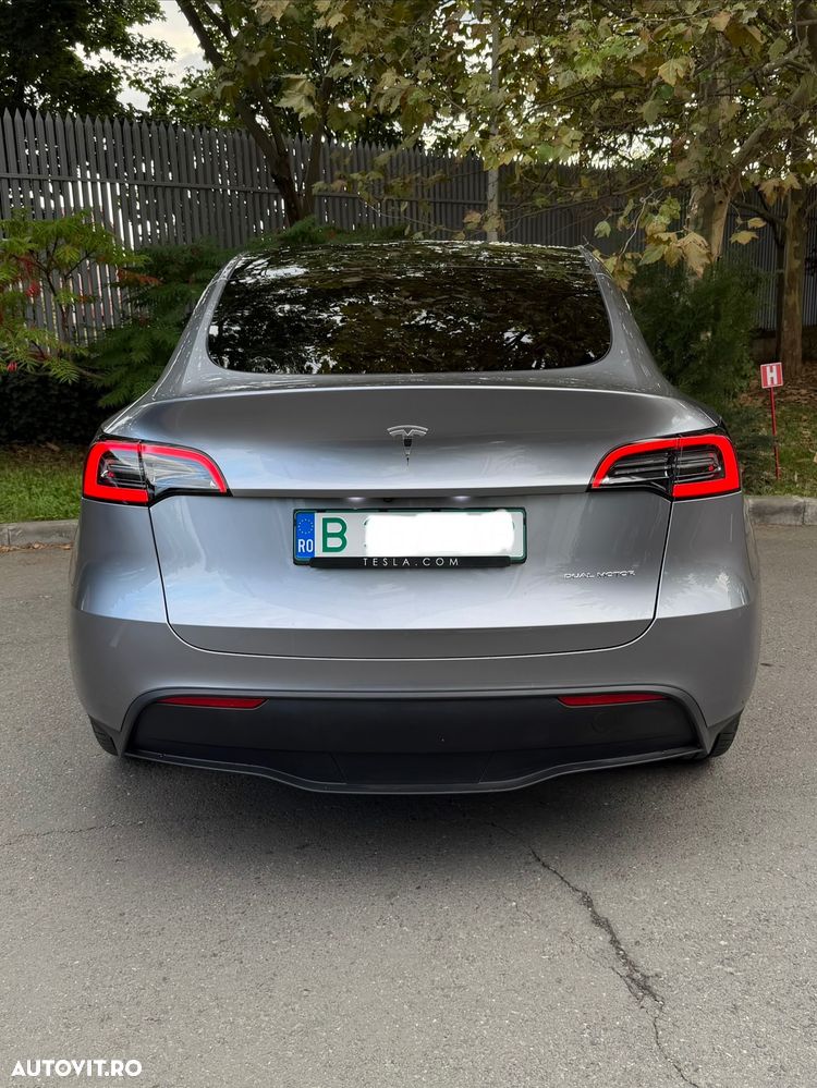Tesla Model Y - 5