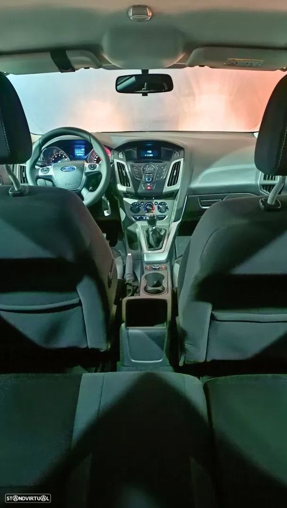 Ford Focus 1.0 EcoBoost Business - 18