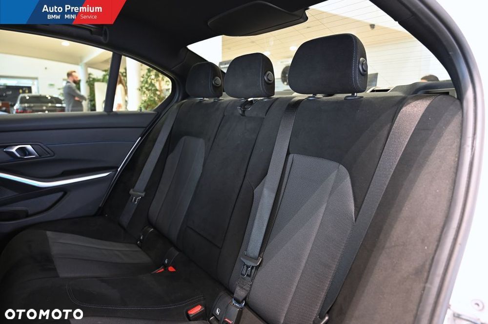 BMW Seria 3 320d xDrive mHEV - 16