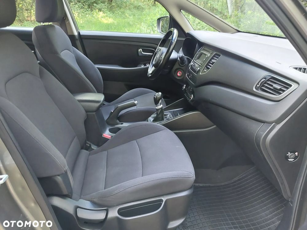 Kia Carens - 24
