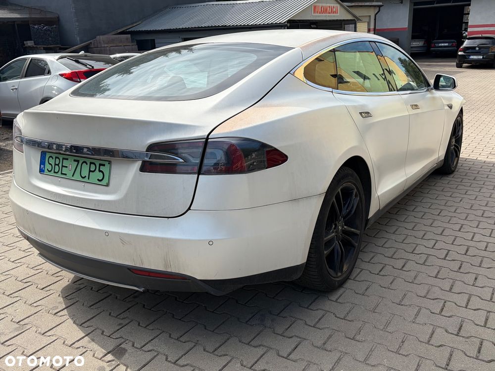 Tesla Model S - 7