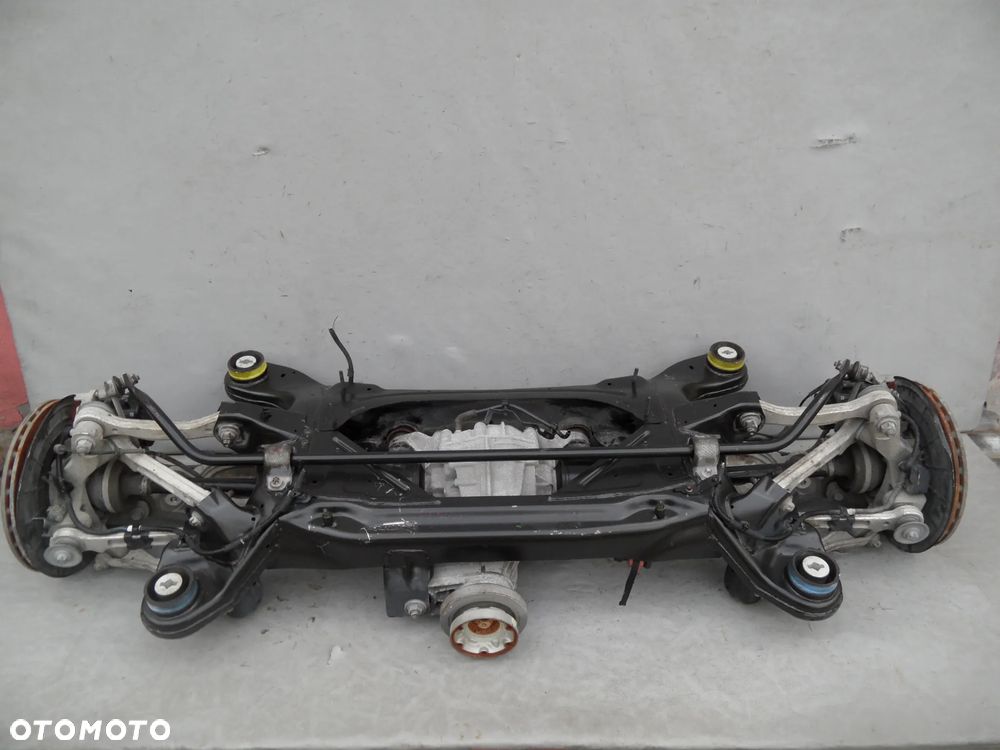 OŚ TYLNA BELKA TYŁ ZAWIESZENIE MASERATI LEVANTE - 1