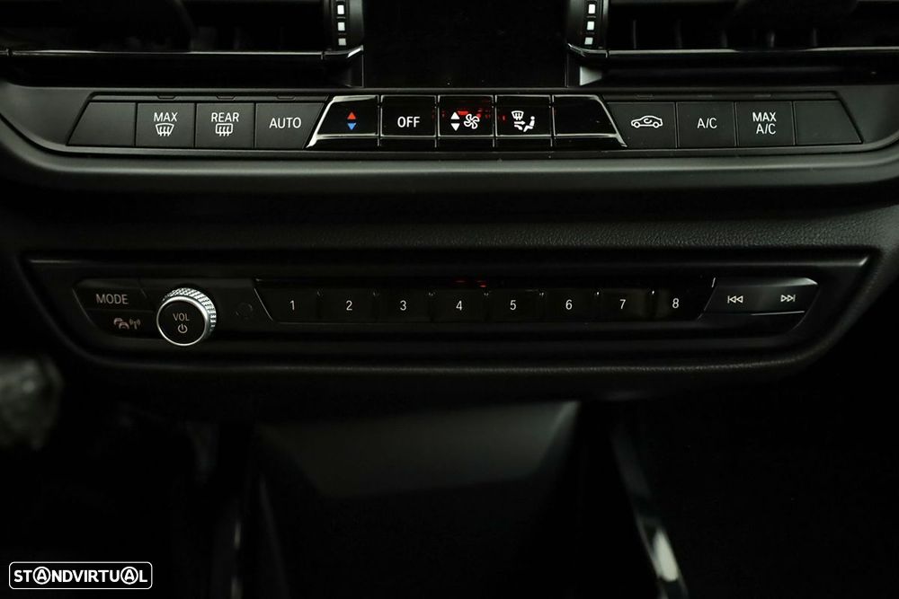 BMW 116 d Pack Desportivo M Auto - 13