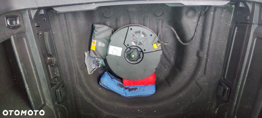 Volkswagen Passat - 16
