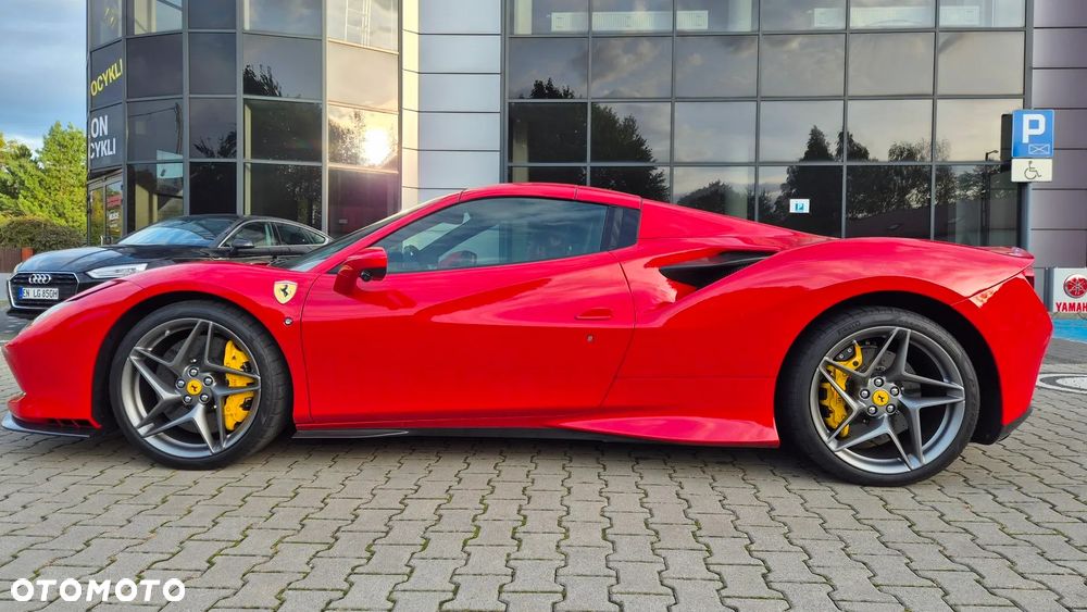 Ferrari F8 Spider - 12