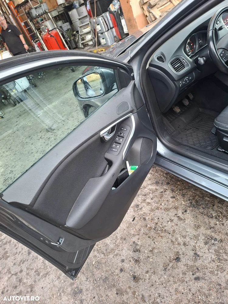 Volvo V40 D2 - 4