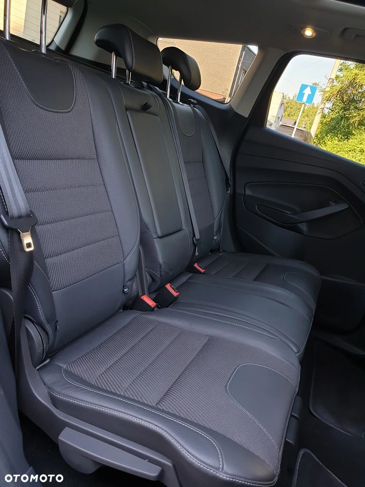 Ford Kuga 2.0 TDCi 4x4 Titanium - 37