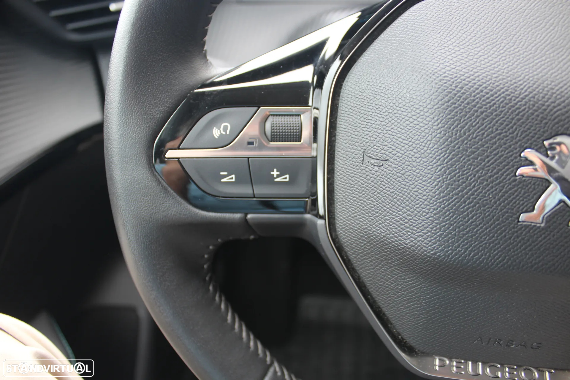 Peugeot e-208 50 kWh Allure - 18
