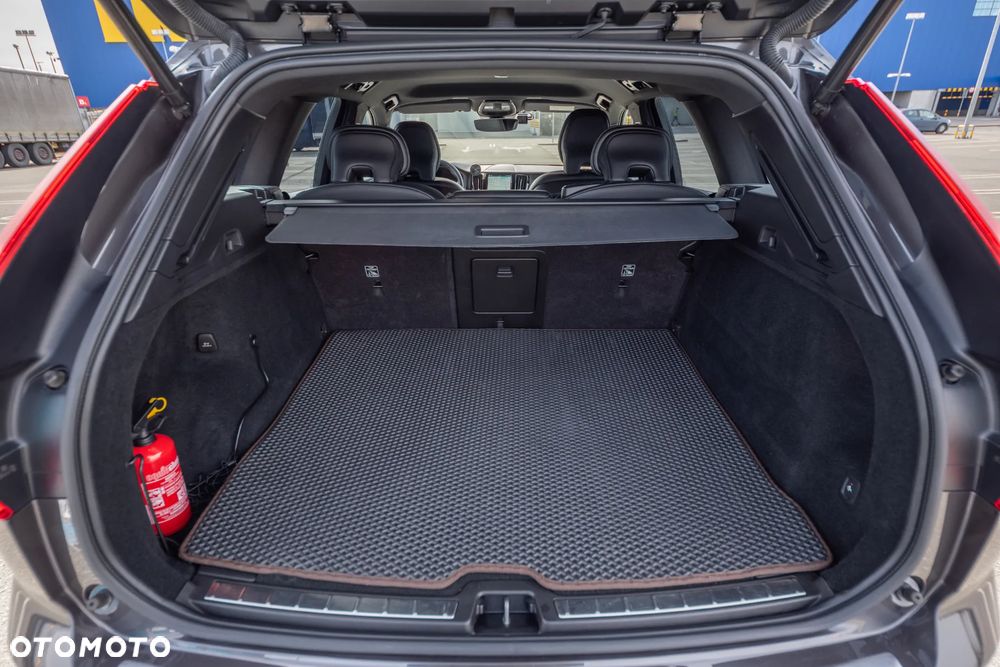 Volvo XC 60 B5 B AWD Plus Dark - 14