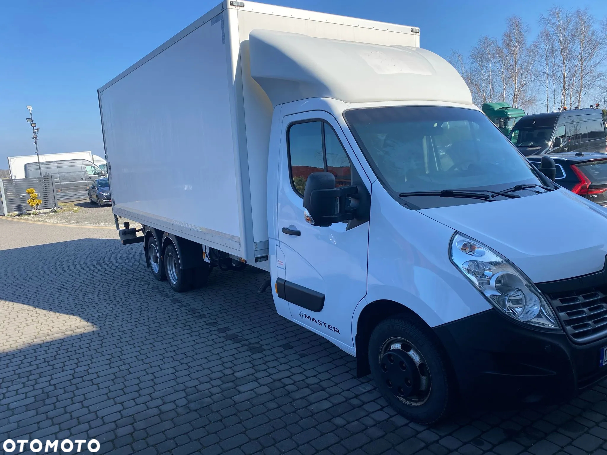 Renault HIT! Renault Master DMC 3500+3500 KG!! Kat.B 3 OSIE Izoterma Winda Pneumatyka - 3