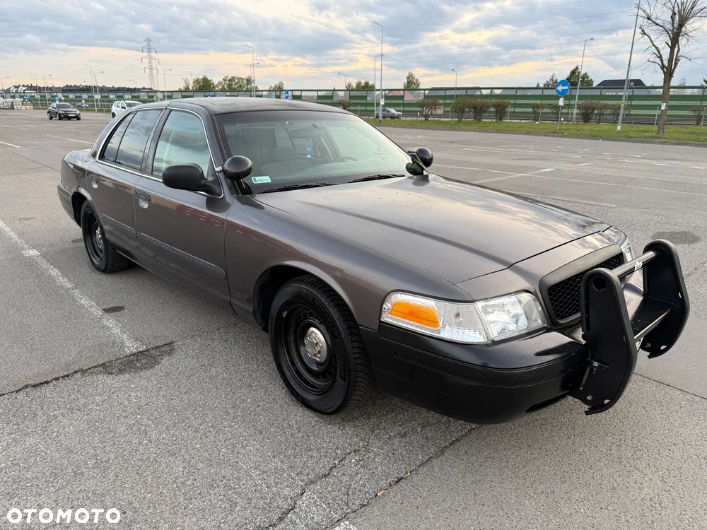 Ford Crown - 2