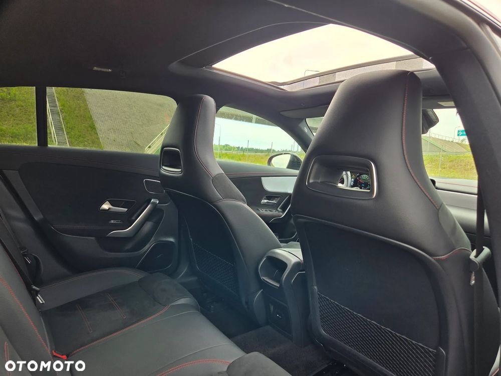 Mercedes-Benz CLA 250 e 8G-DCT AMG Line - 11