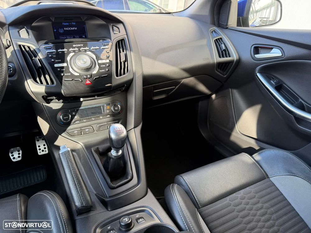 Ford Focus 2.0 EcoBoost ST - 12