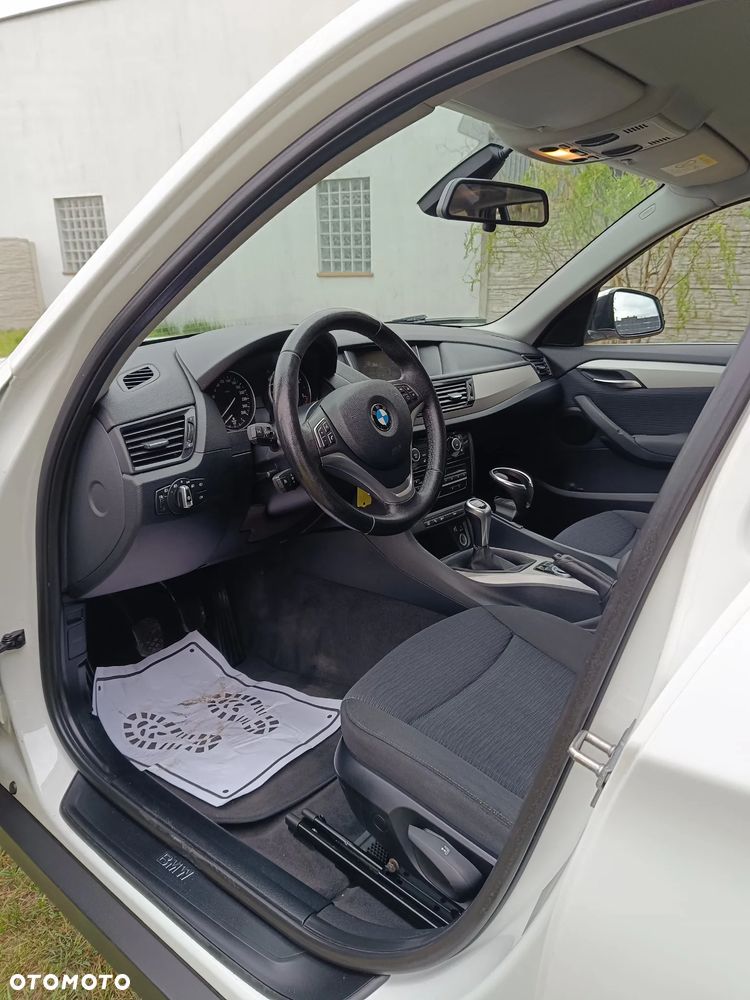 BMW X1 sDrive18d xLine - 29