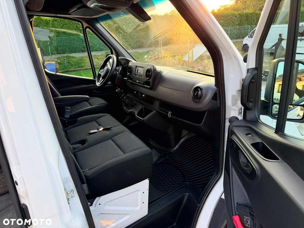 Mercedes-Benz Sprinter - 22