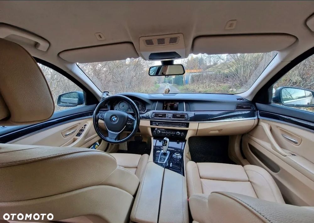 BMW Seria 5 525d xDrive - 11