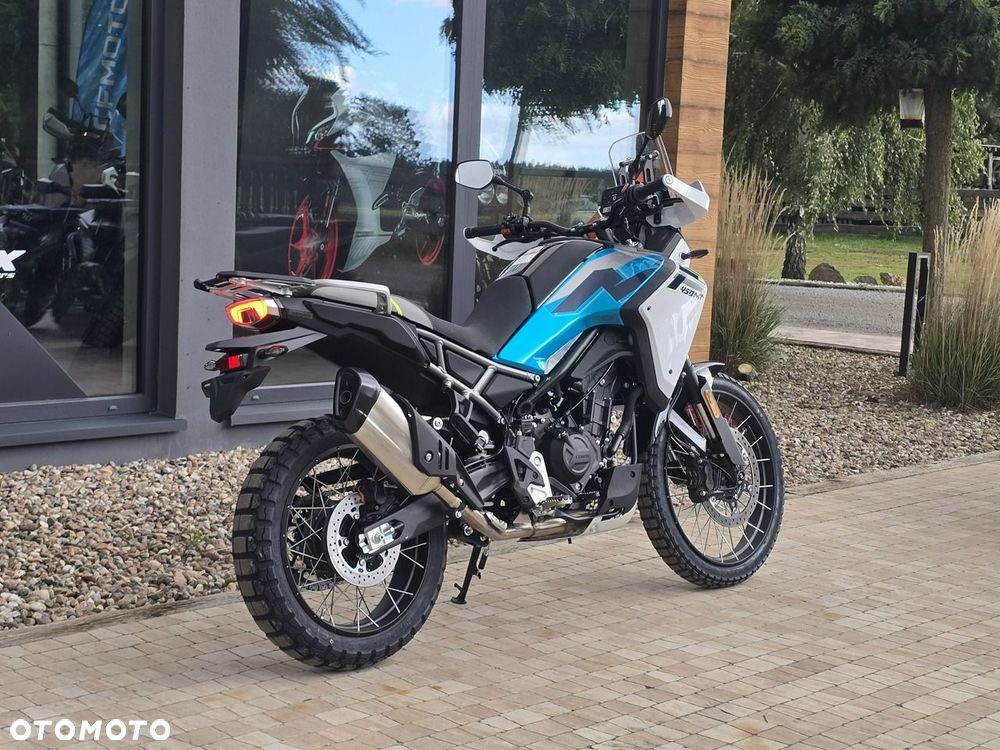 CFMoto MT - 9