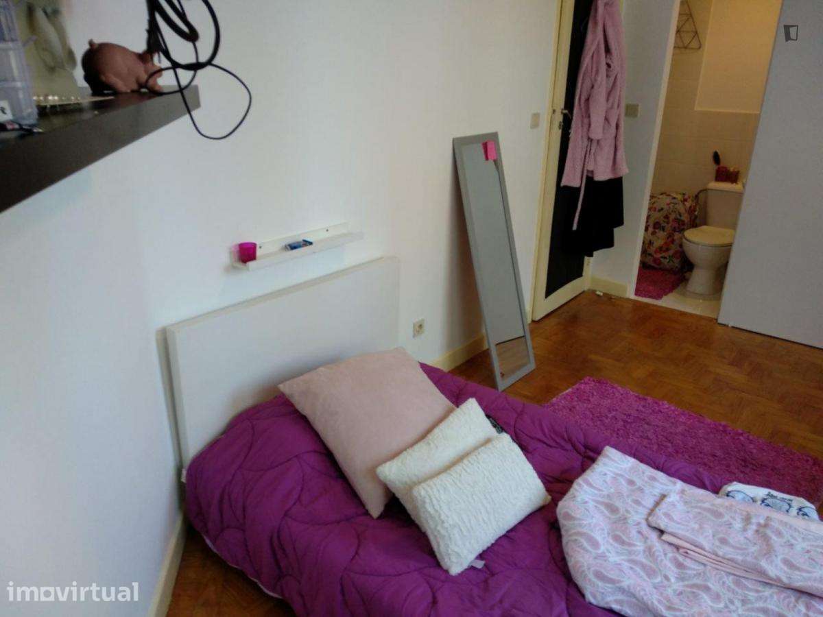 Quarto - localizado em Paranhos Porto - Grande imagem: 3/13