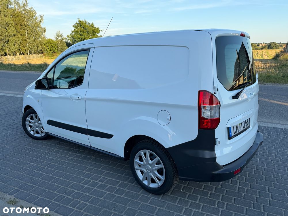 Ford Transit Courier - 25