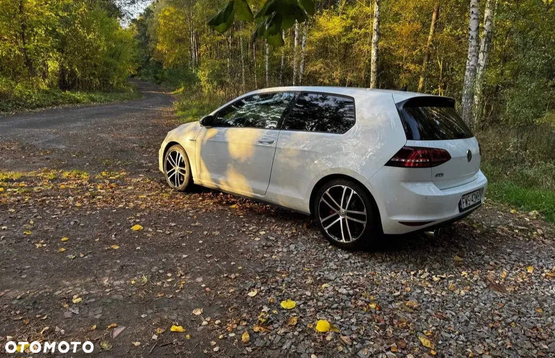 Volkswagen Golf VII 2.0 TDI BMT GTD DSG - 3