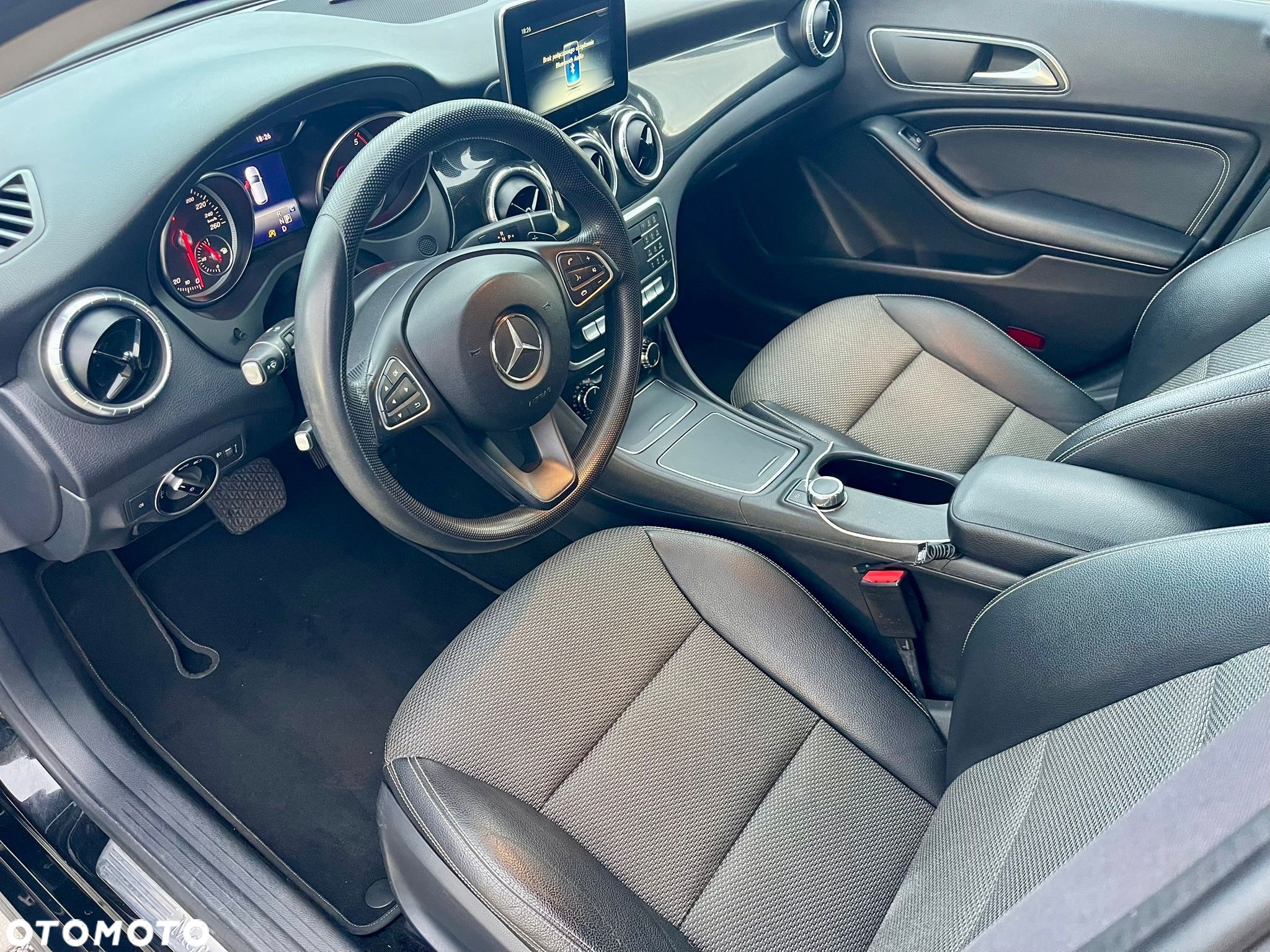 Mercedes-Benz CLA - 11