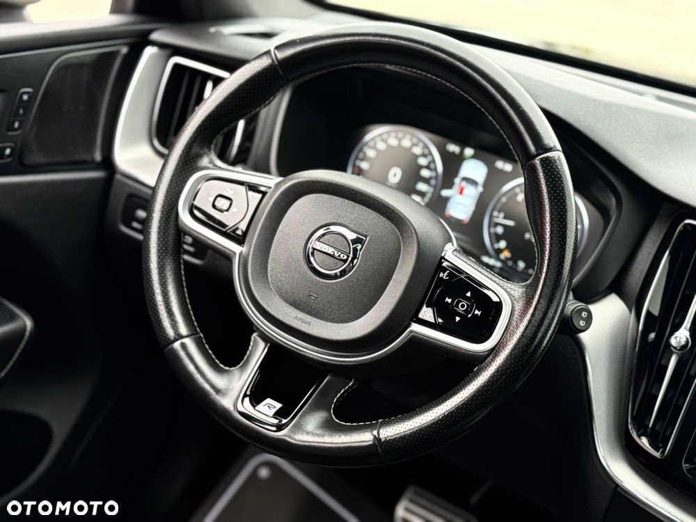 Volvo XC 60 D5 AWD Geartronic RDesign - 33