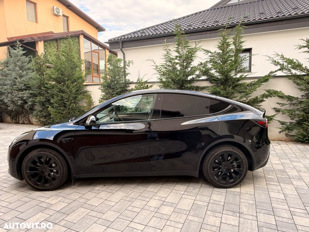 Tesla Model Y - 1