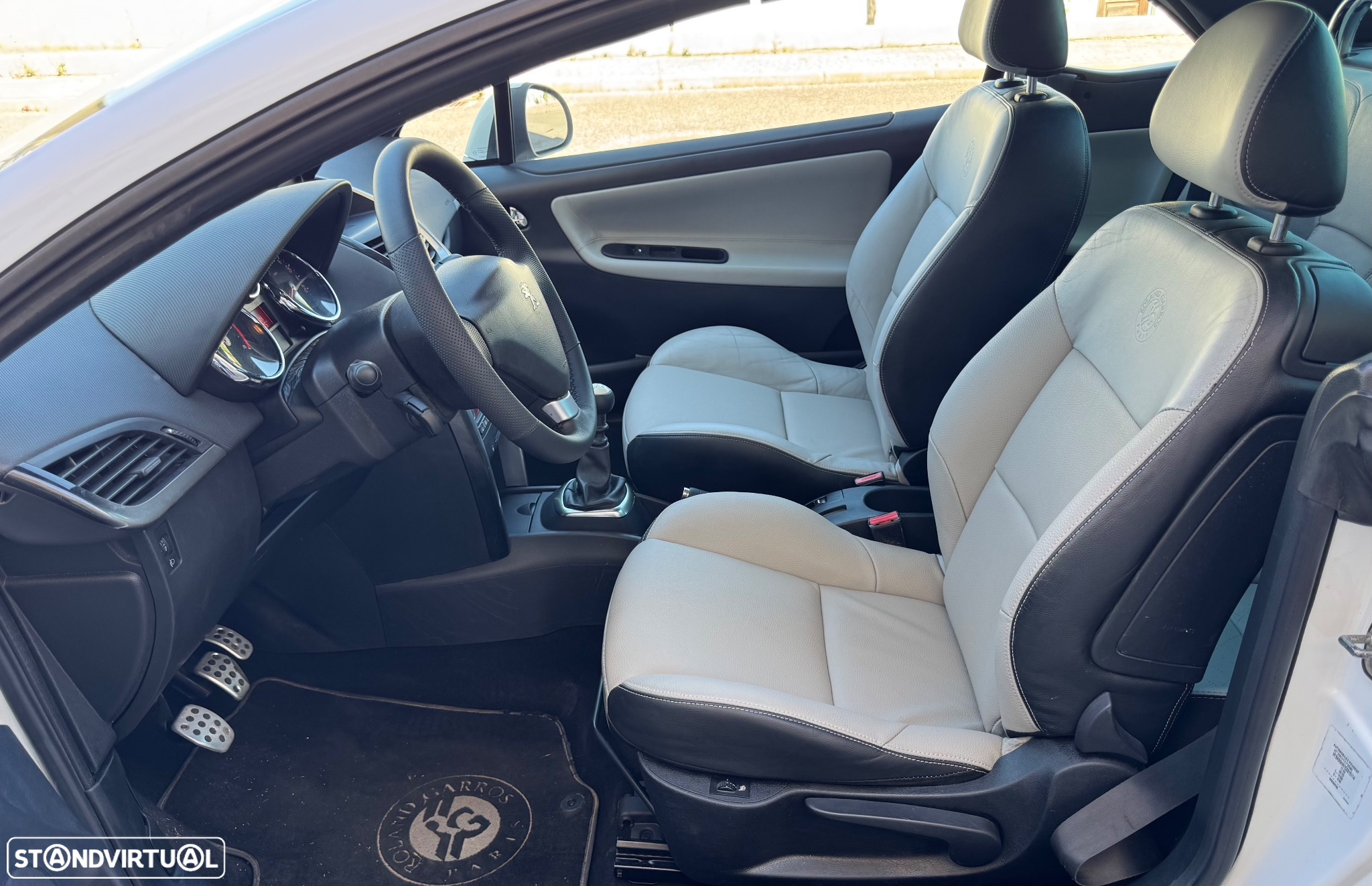 Peugeot 207 CC 1.6 HDi Roland Garros - 28