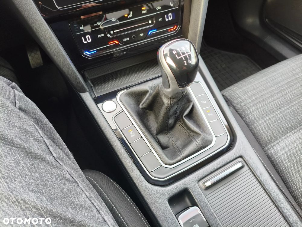 Volkswagen Passat 1.5 TSI EVO Business - 28