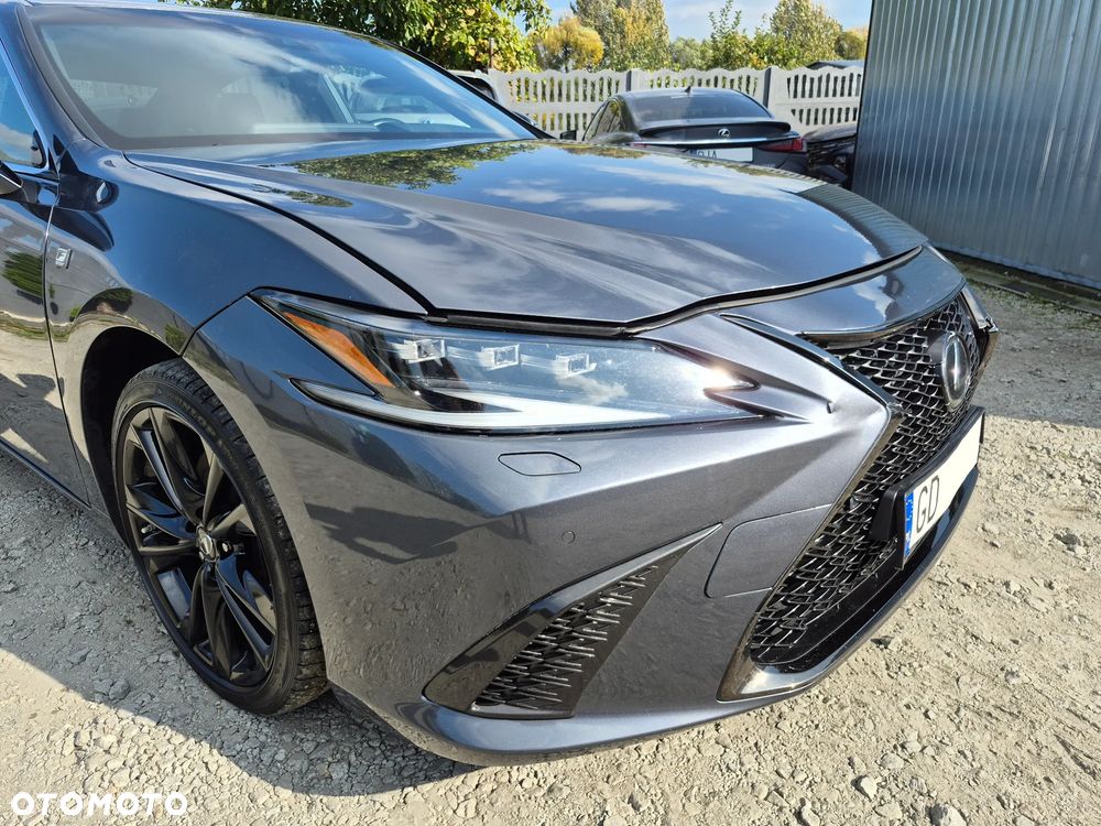 Lexus ES 300h F Sport Edition - 28