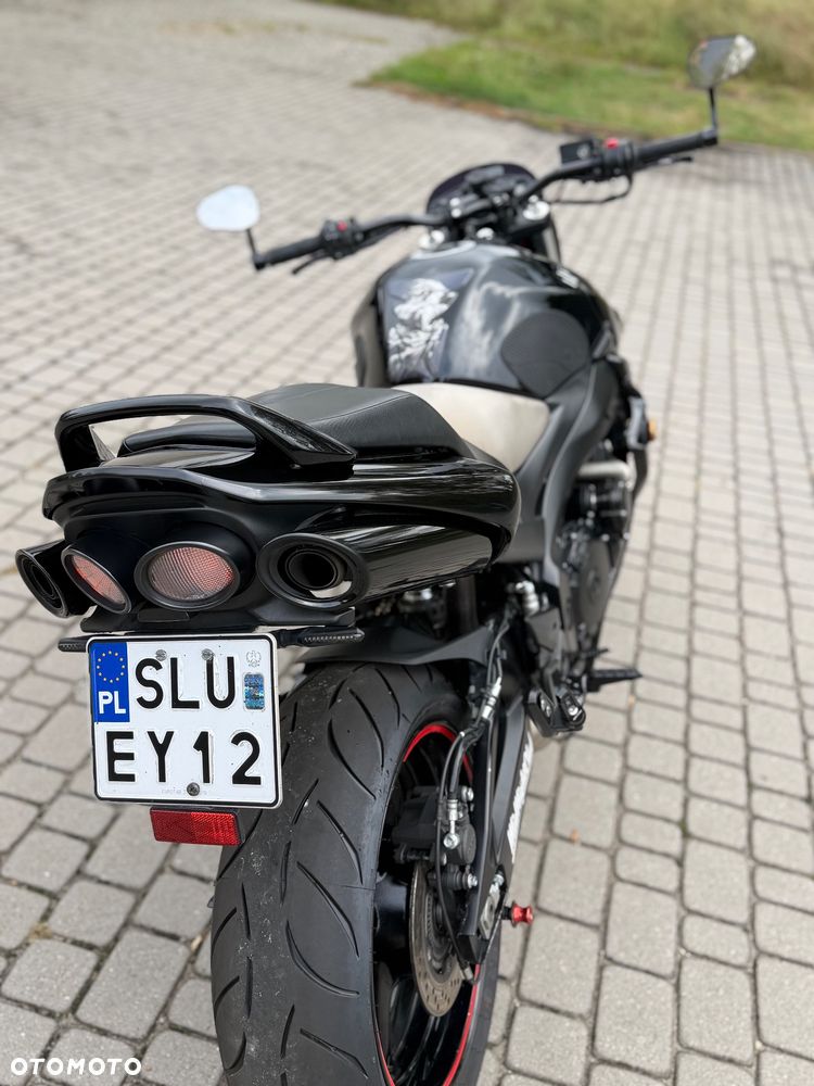 Suzuki GSR - 7