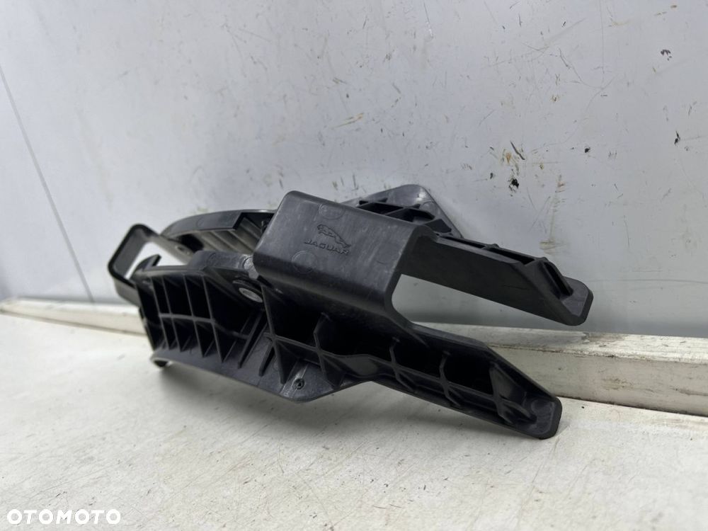 Kanał powietrza Jaguar F-Type x152 SVR 14-24r. prawa kierownica chłodzenia hamulców osłona wahacza - 5