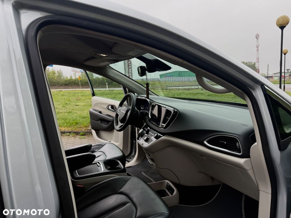 Chrysler Pacifica - 10