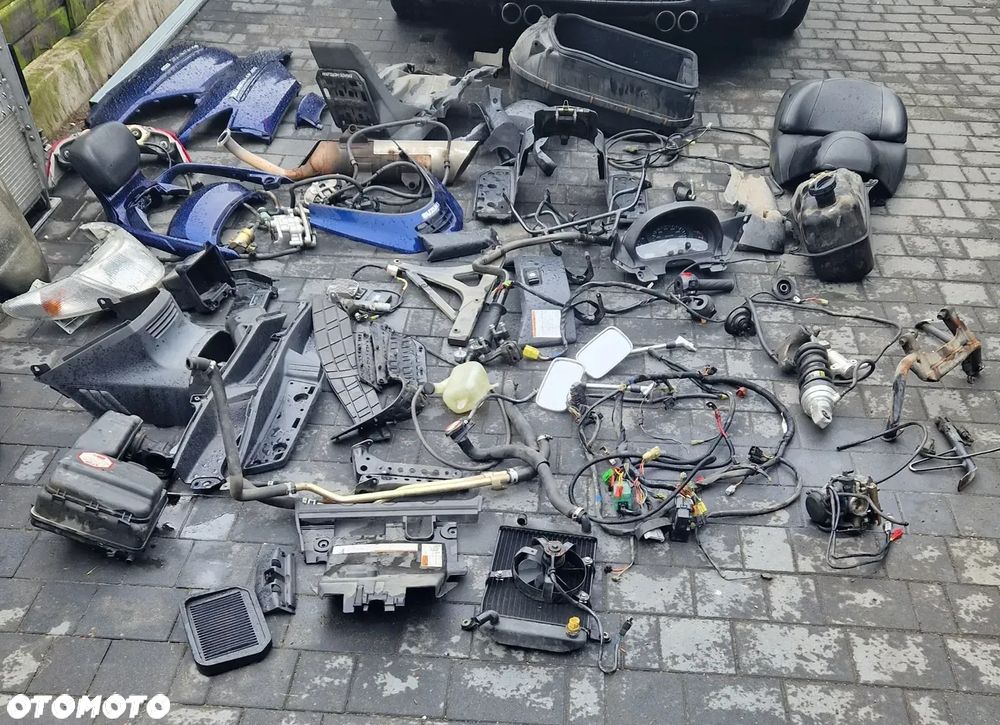 Zacisk Chłodnica Reflektor Suzuki Burgman 400 K1 - 1