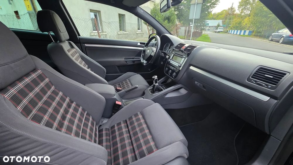 Volkswagen Golf - 10