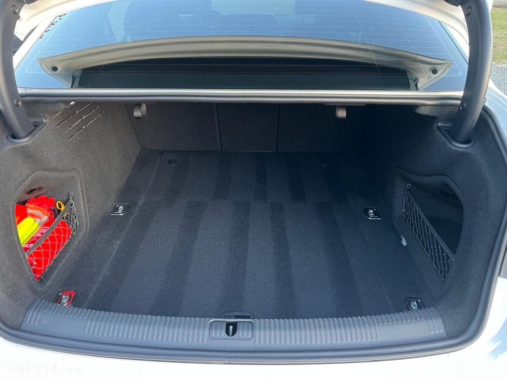 Audi A4 Limousine - 18