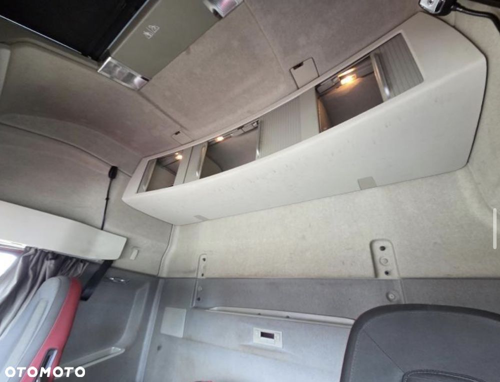 Volvo FH 500 XXL TELEWIZOR / KSENONY / FULL SPOJLERY / LAKIER METALIK / DŁUGA RAMA AKUMULATORY Z TYŁU / LAMPY LED / NAJWIĘKSZA KABINA XXL z TV / 2017 ROK !! - 32