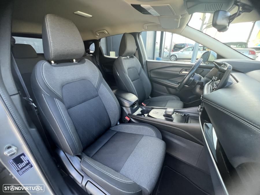 Nissan Qashqai 1.3 DIG-T N-Connecta Xtronic - 24