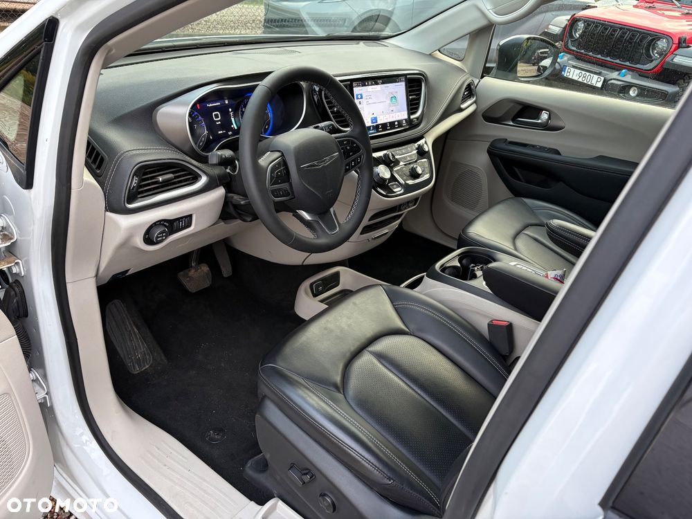 Chrysler Pacifica - 12