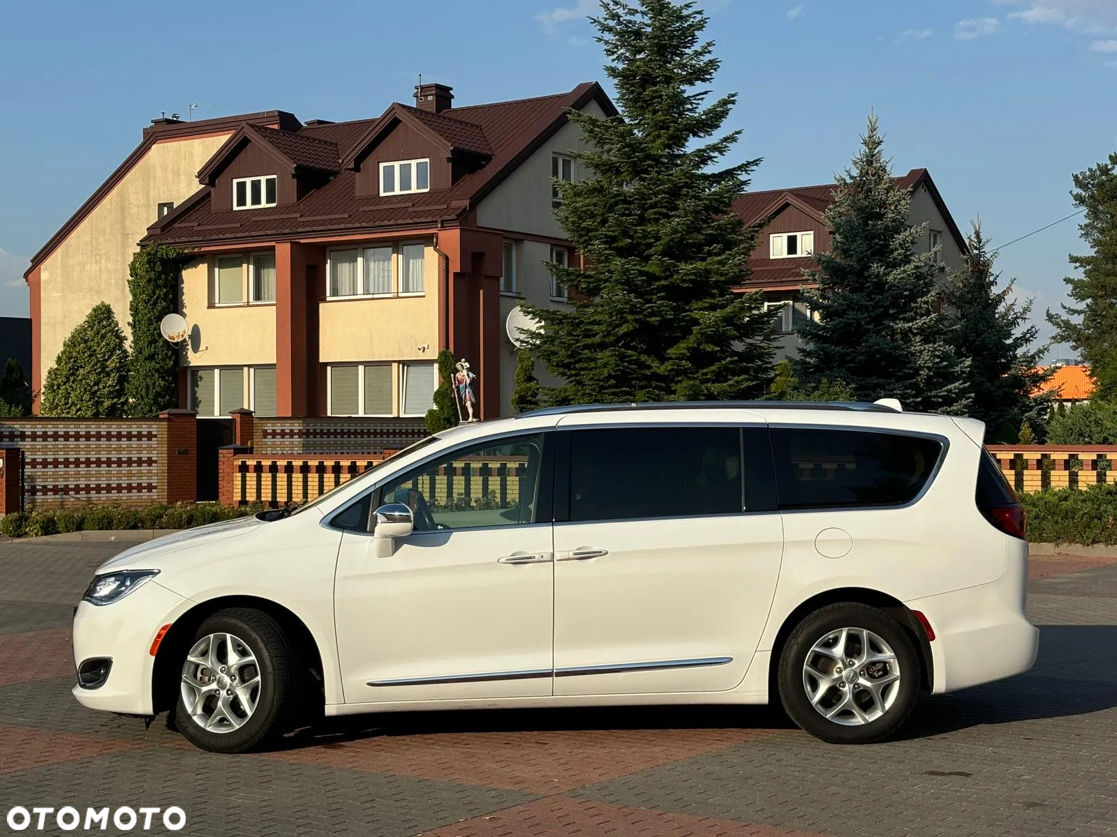 Chrysler Pacifica - 3