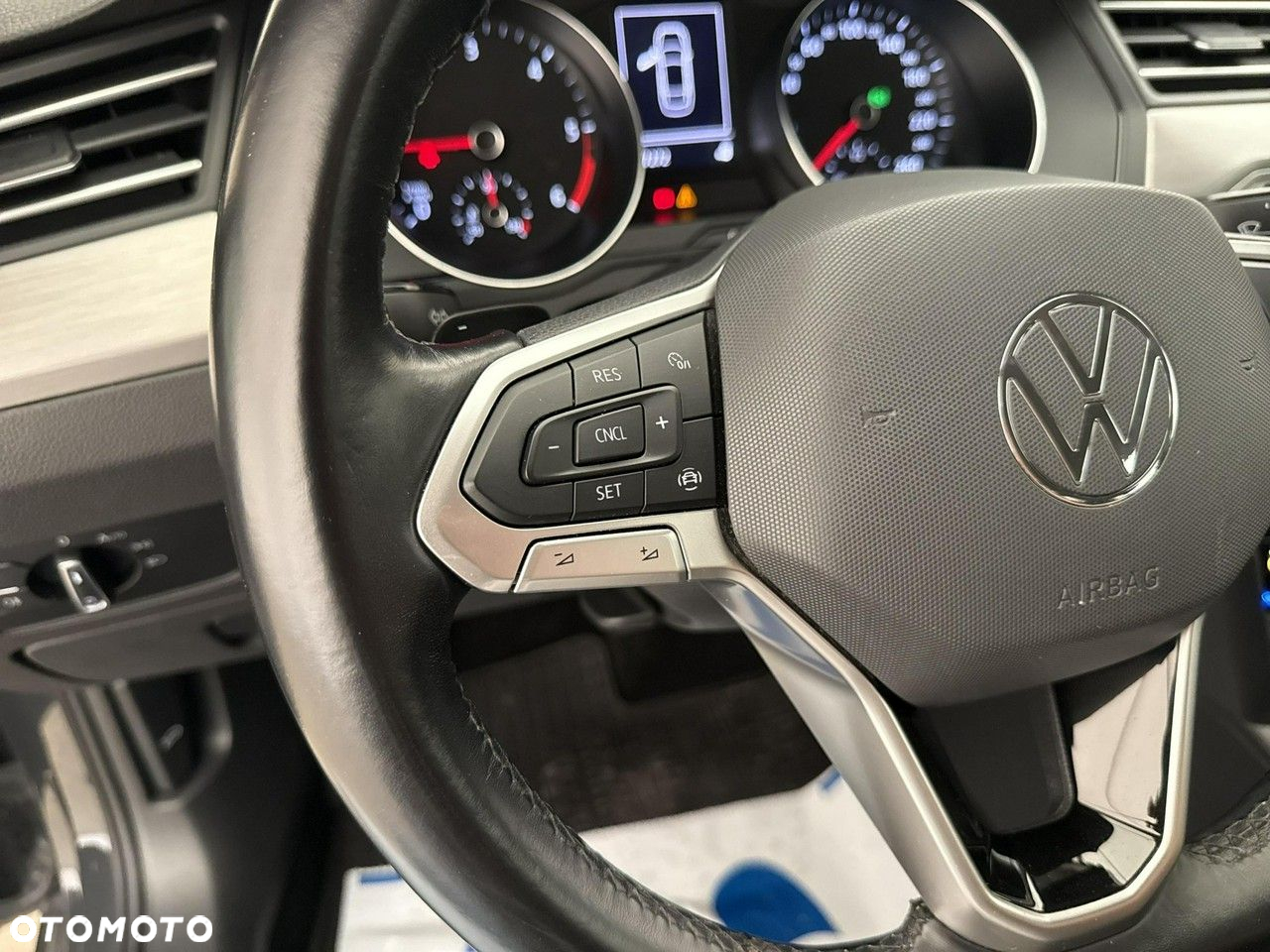 Volkswagen Passat - 24