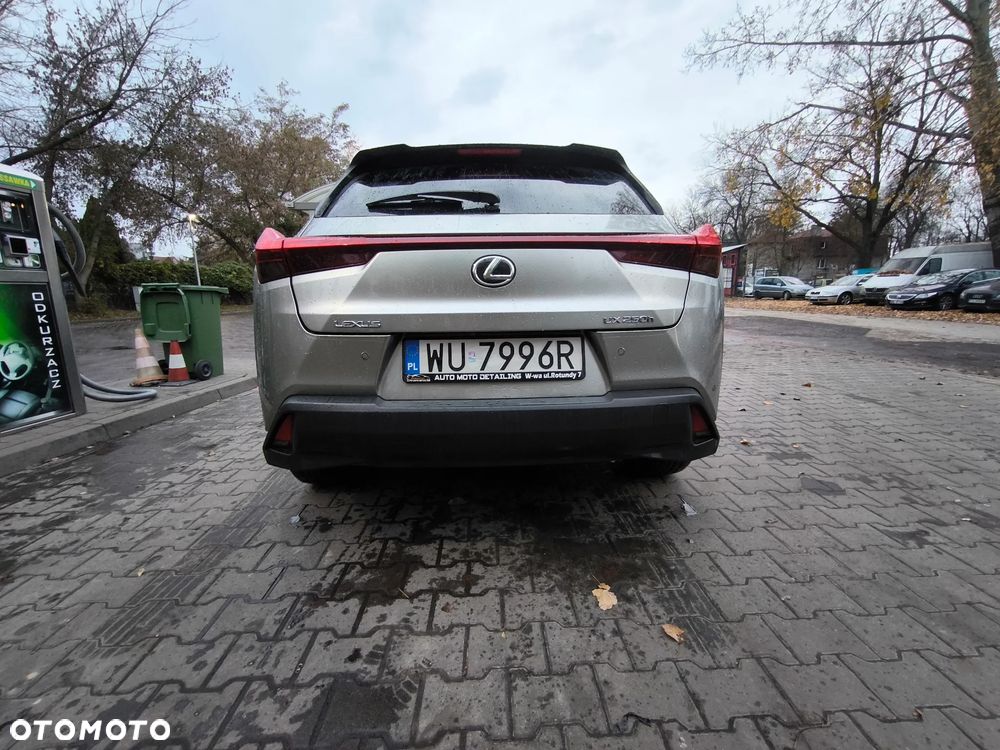 Lexus UX - 12