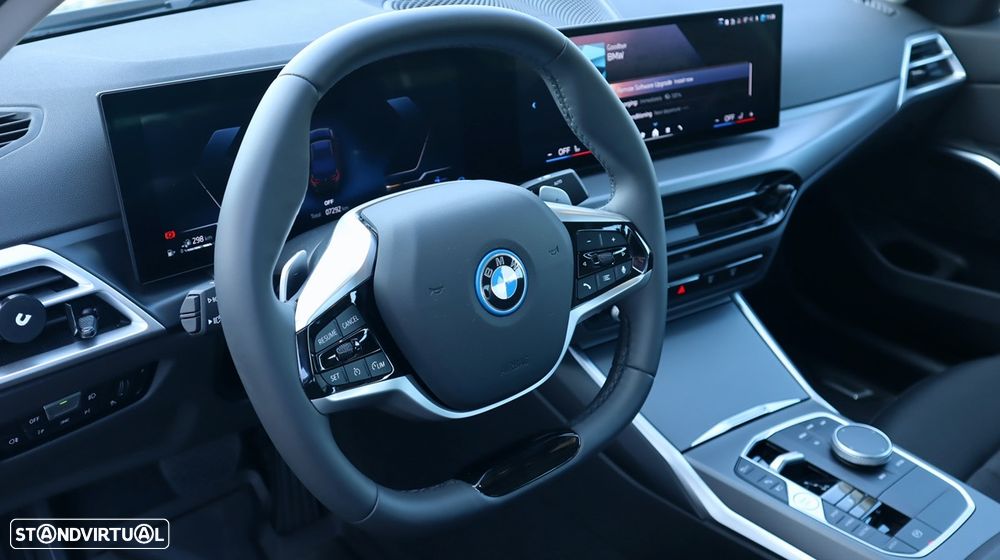 BMW 330 e Auto - 24