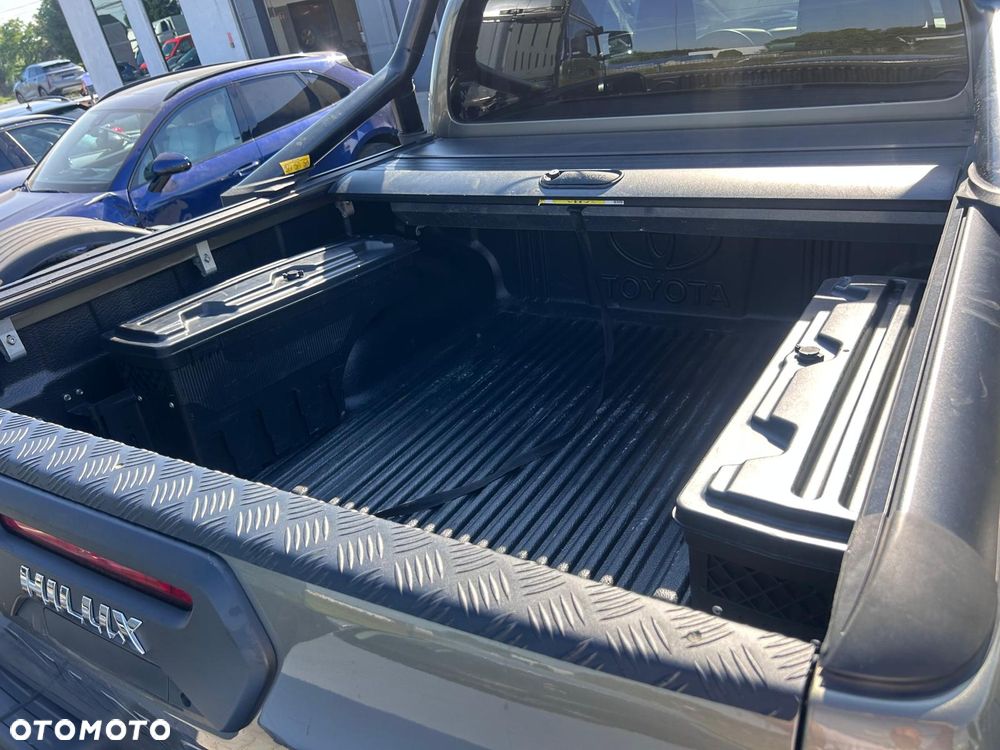 Toyota Hilux 2.8 D-4D Double Cab Invincible Sport 4x4 - 5