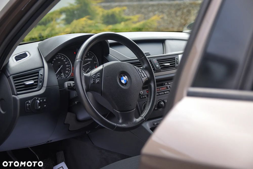 BMW X1 sDrive18i xLine - 24