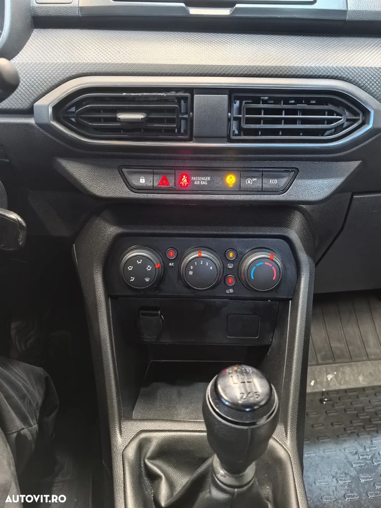 Dacia Logan TCe 90 Essential - 13