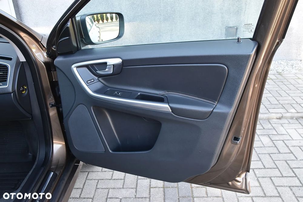 Volvo XC 60 D4 Geartronic Summum - 22