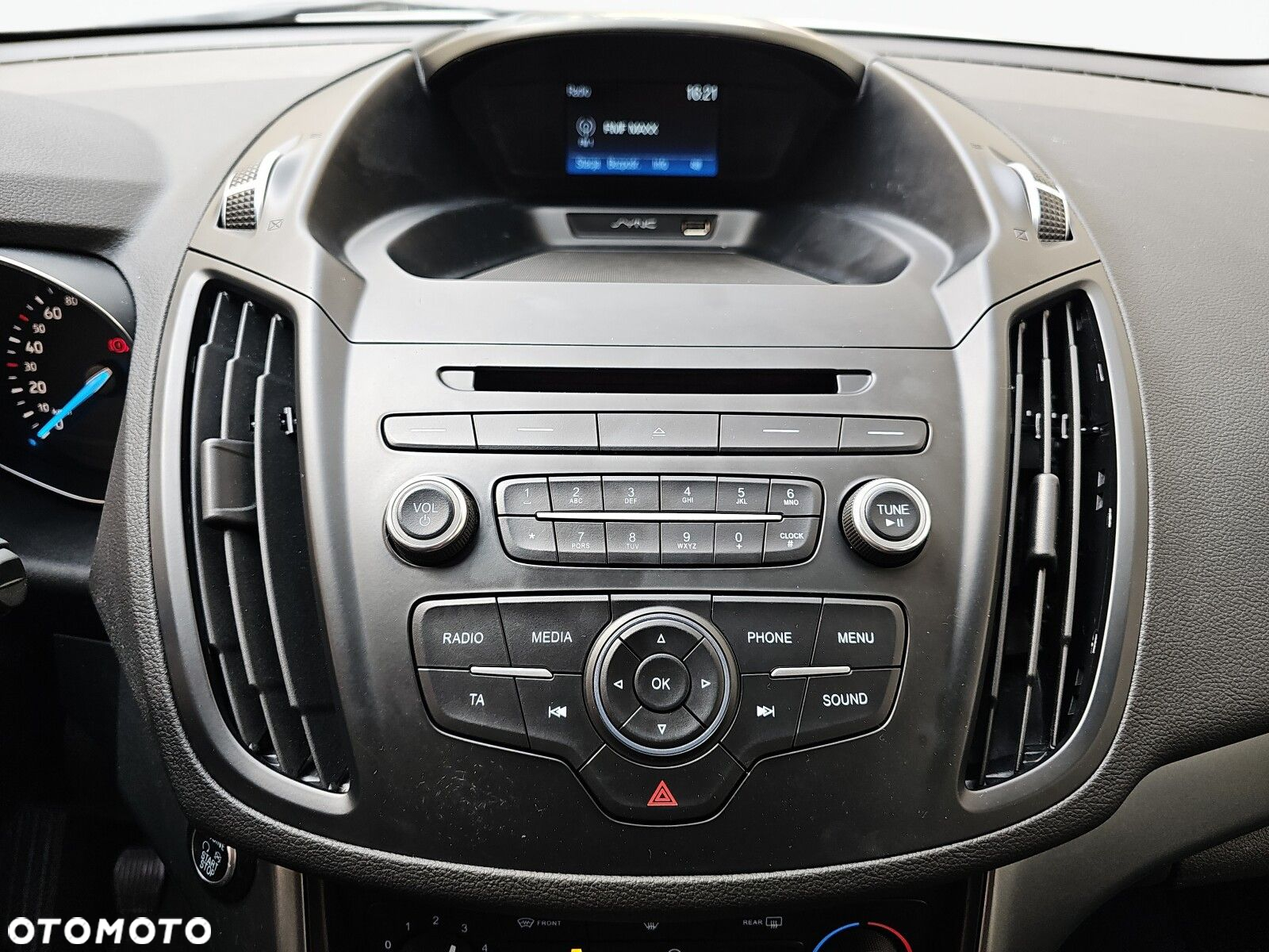Ford Kuga - 23