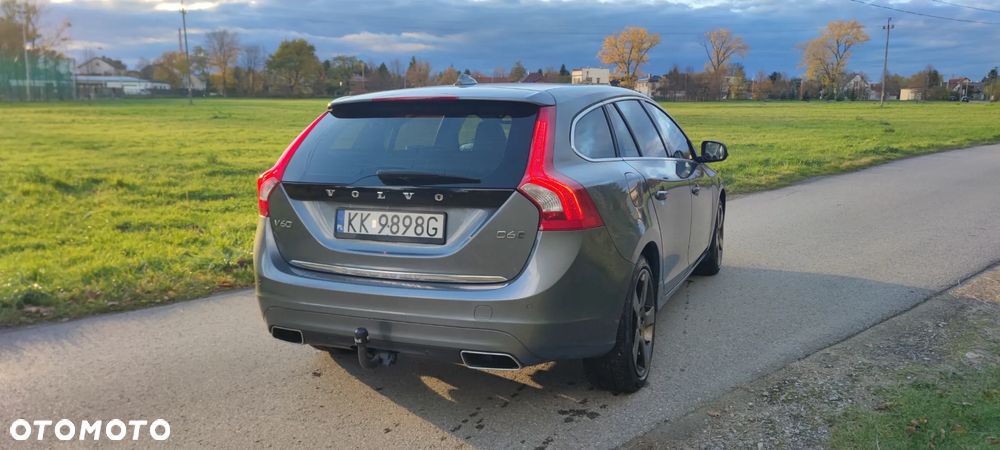 Volvo V60 D6 AWD Plug-in Hybrid Summum - 3