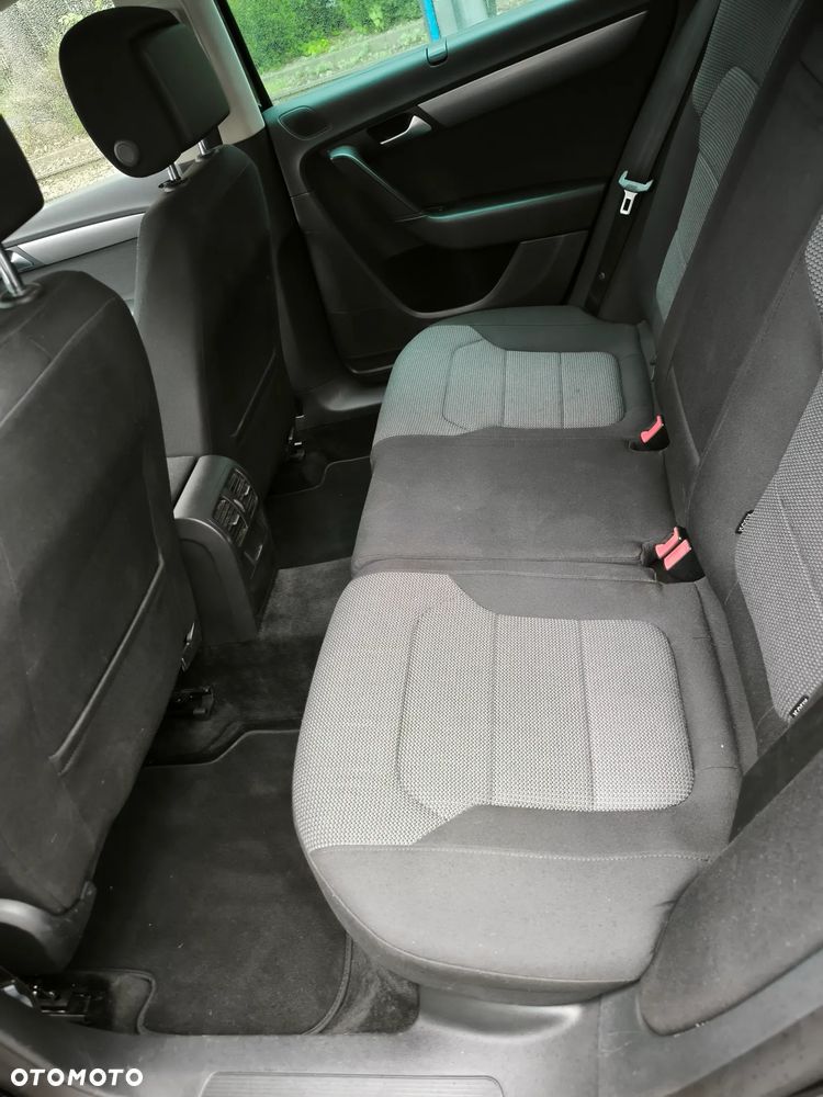 Volkswagen Passat - 12
